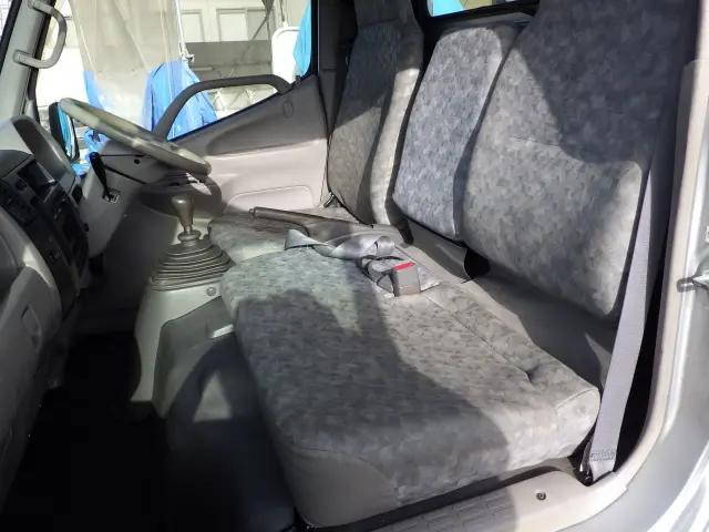 トヨタトヨエース平ボディ小型（2t・3t）[写真09]