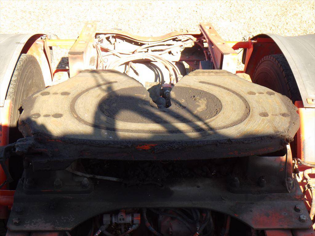 UDトラックスクオントレーラーヘッド（トラクターヘッド）大型（10t）[写真10]