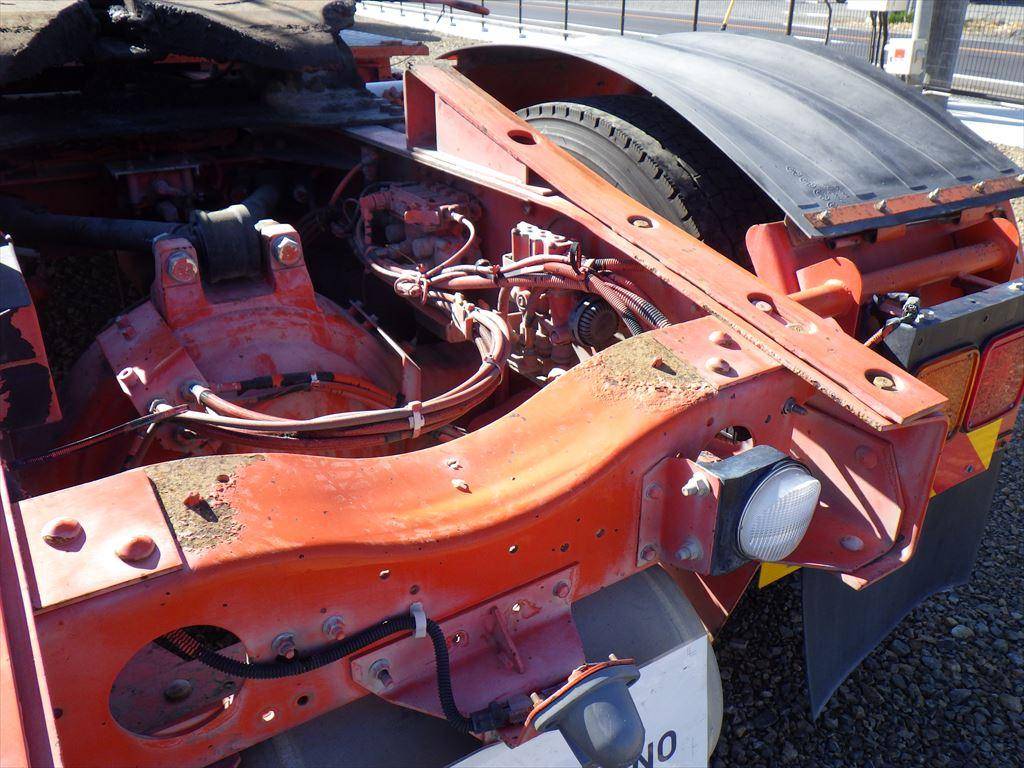 UDトラックスクオントレーラーヘッド（トラクターヘッド）大型（10t）[写真12]