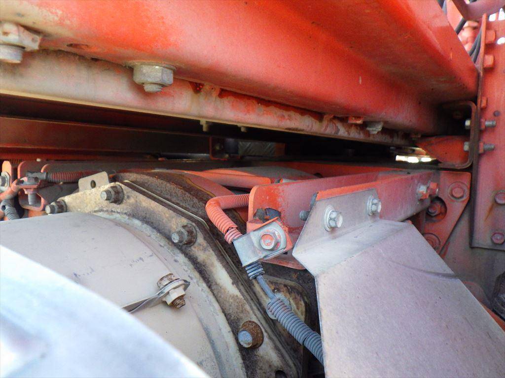 UDトラックスクオントレーラーヘッド（トラクターヘッド）大型（10t）[写真13]