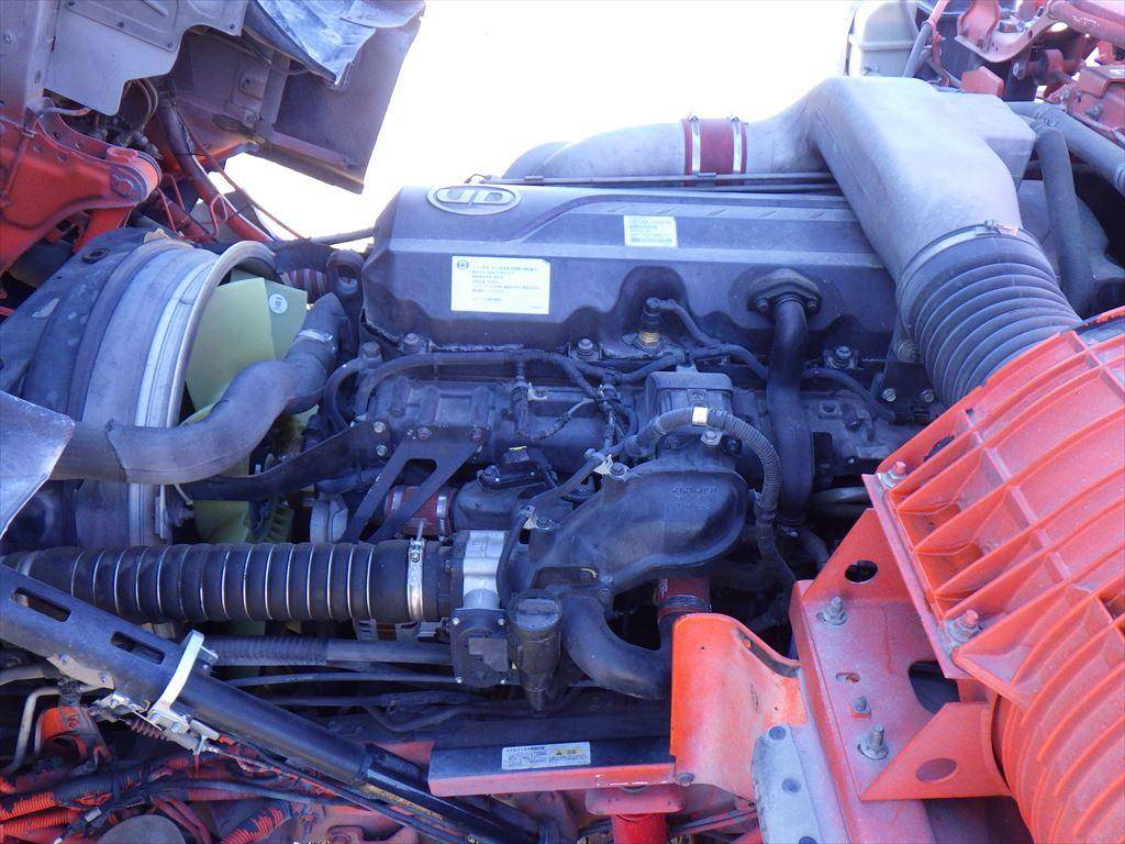 UDトラックスクオントレーラーヘッド（トラクターヘッド）大型（10t）[写真17]