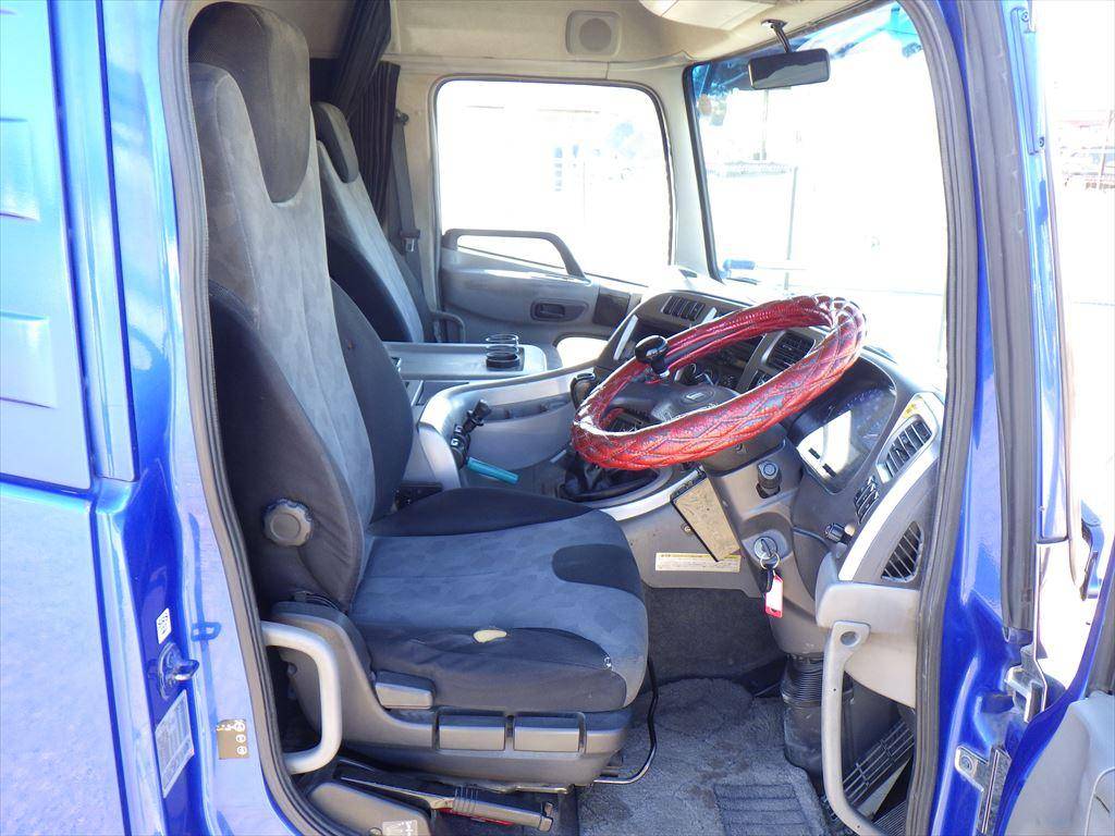 UDトラックスクオントレーラーヘッド（トラクターヘッド）大型（10t）[写真19]