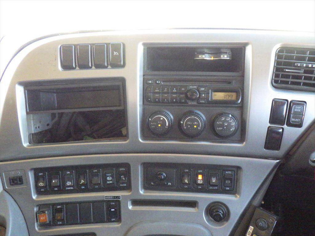 UDトラックスクオントレーラーヘッド（トラクターヘッド）大型（10t）[写真20]