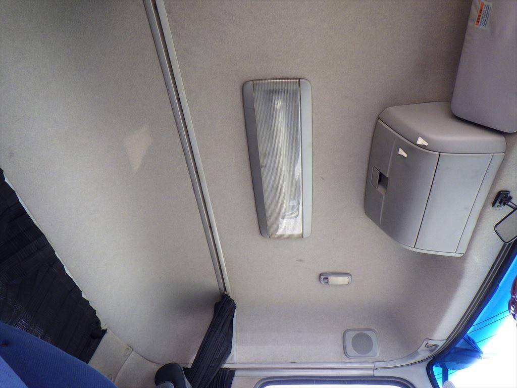 UDトラックスクオントレーラーヘッド（トラクターヘッド）大型（10t）[写真22]