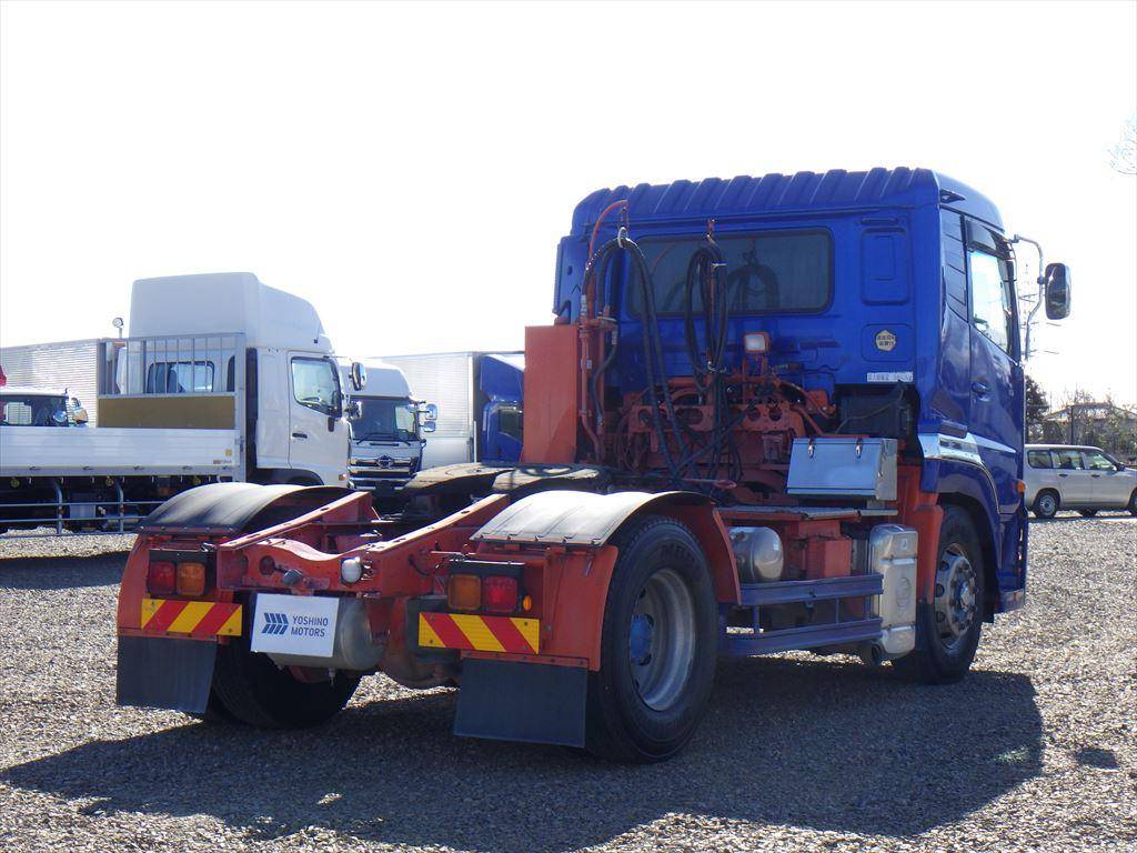 UDトラックスクオントレーラーヘッド（トラクターヘッド）大型（10t）[写真04]