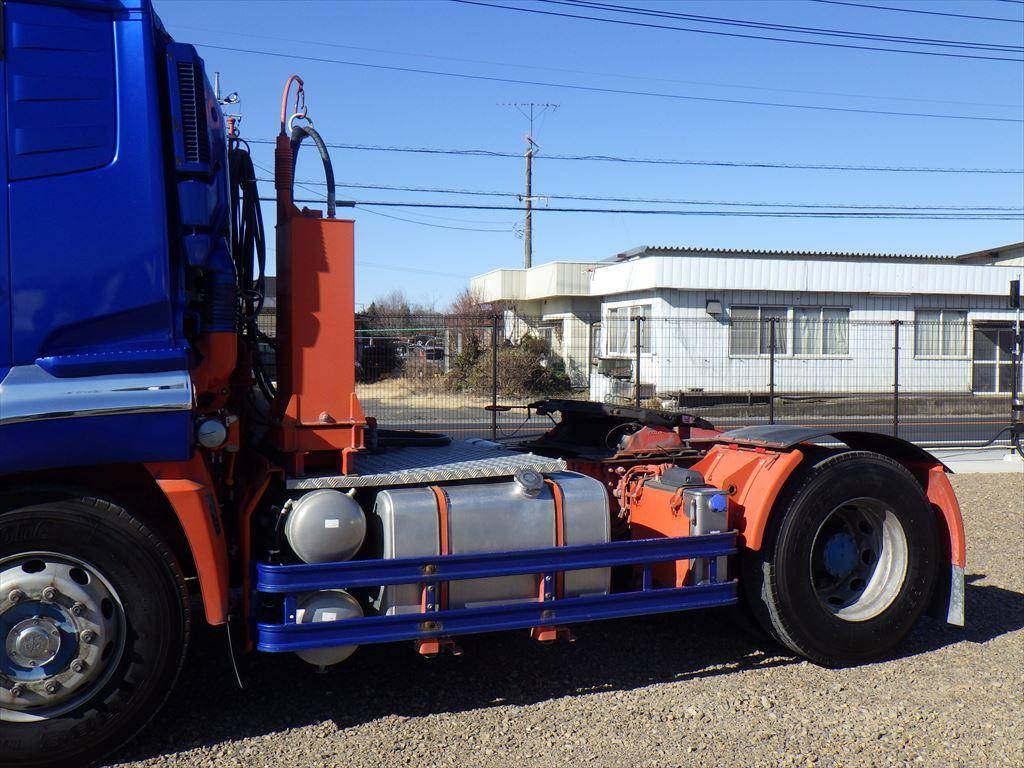 UDトラックスクオントレーラーヘッド（トラクターヘッド）大型（10t）[写真06]