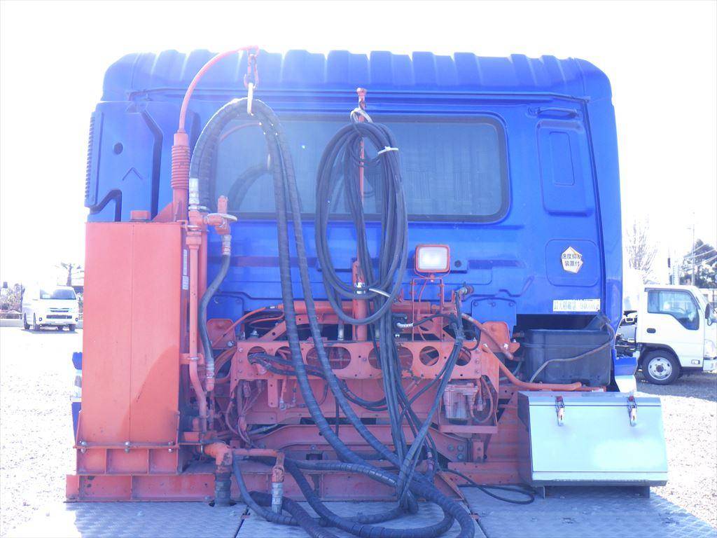 UDトラックスクオントレーラーヘッド（トラクターヘッド）大型（10t）[写真07]