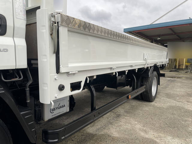 三菱ふそうキャンター平ボディ小型（2t・3t）[写真14]