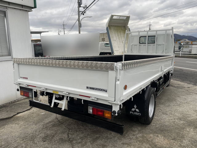 三菱ふそうキャンター平ボディ小型（2t・3t）[写真02]