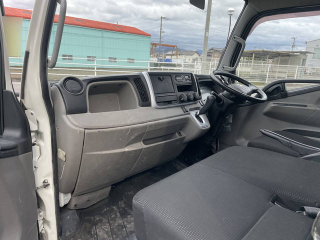 三菱ふそうキャンター平ボディ小型（2t・3t）[写真06]