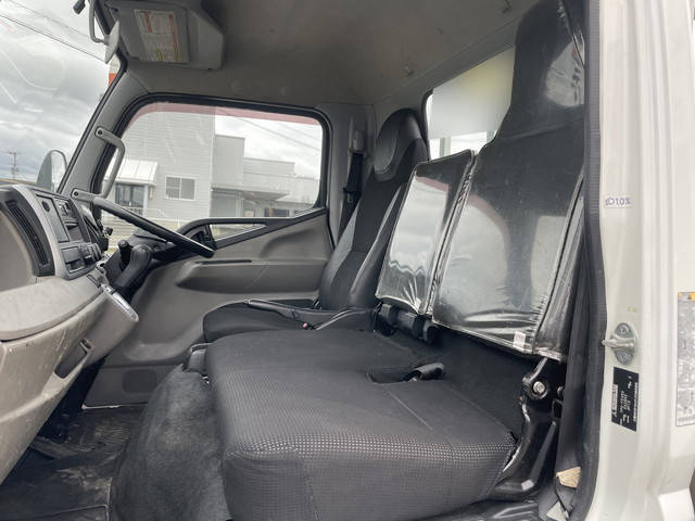 三菱ふそうキャンター平ボディ小型（2t・3t）[写真07]