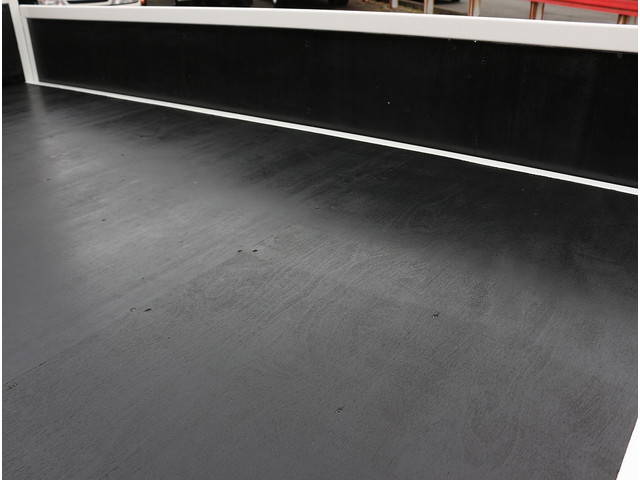 いすゞエルフ平ボディ小型（2t・3t）[写真10]