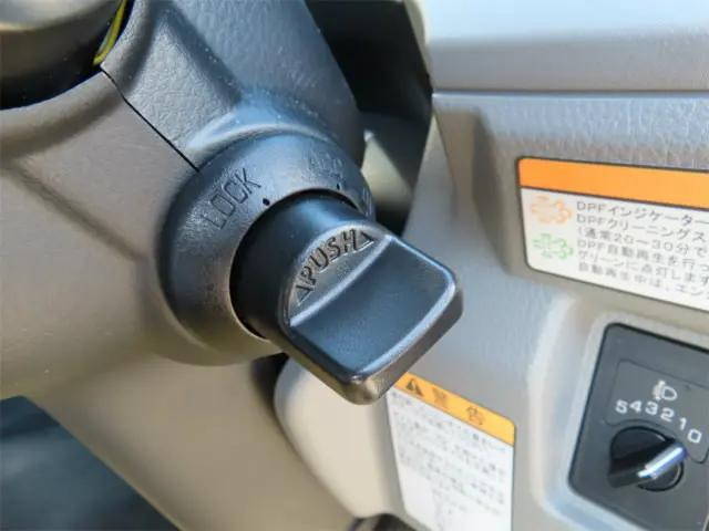 三菱ふそうキャンタークレーン4段小型（2t・3t）[写真18]