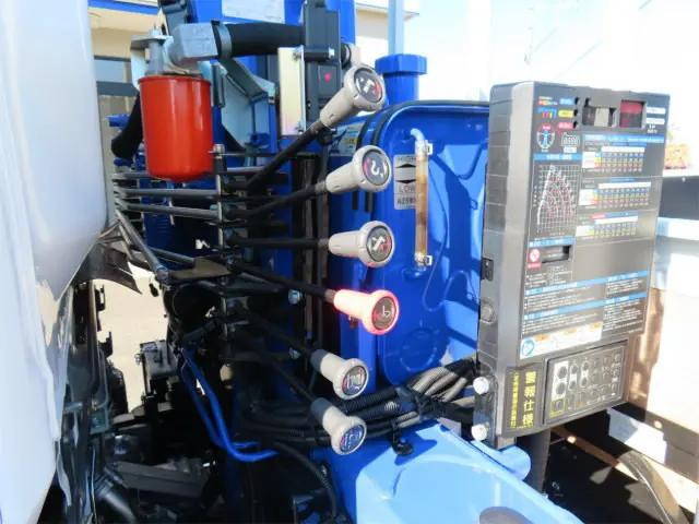 三菱ふそうキャンタークレーン4段小型（2t・3t）[写真32]