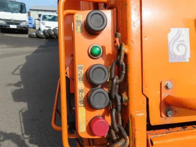 日野レンジャーパッカー車（塵芥車）増トン（6t・8t）[写真30]