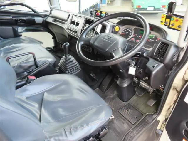 日野レンジャーパッカー車（塵芥車）増トン（6t・8t）[写真08]