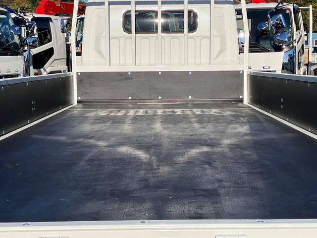 三菱ふそうキャンター平ボディ小型（2t・3t）[写真10]