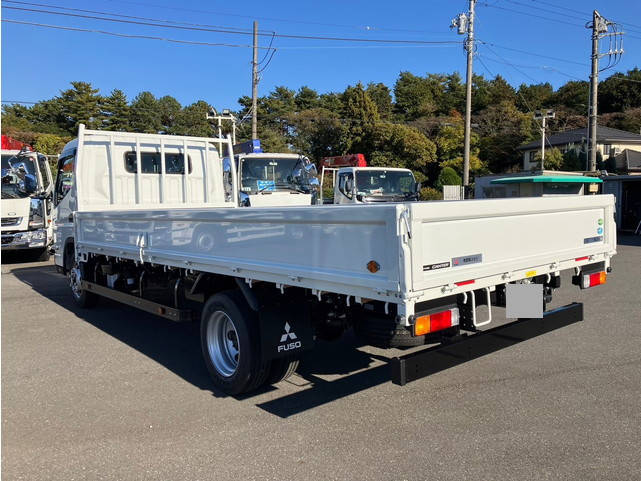 三菱ふそうキャンター平ボディ小型（2t・3t）[写真02]