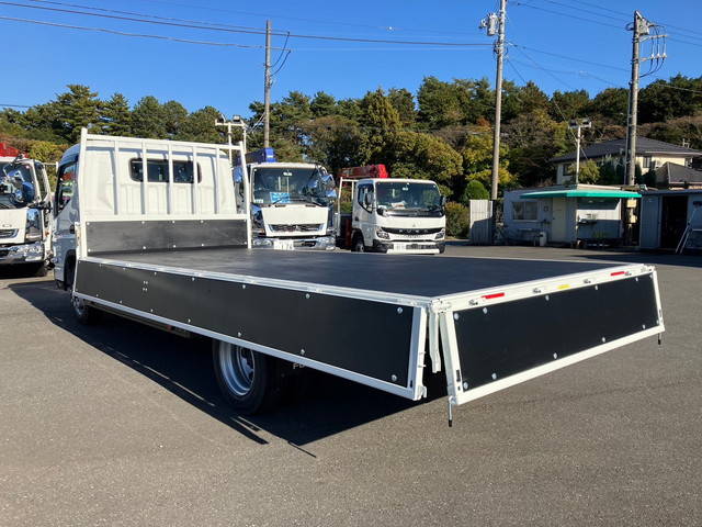 三菱ふそうキャンター平ボディ小型（2t・3t）[写真07]