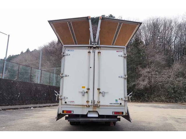 三菱ふそうキャンターアルミウイング小型（2t・3t）[写真11]