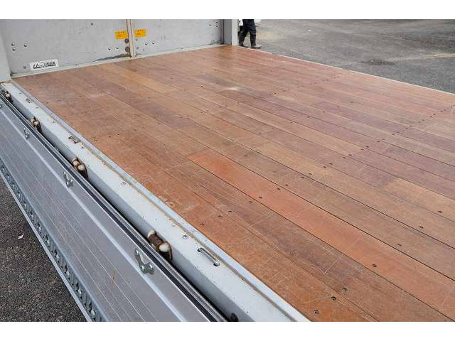 三菱ふそうキャンターアルミウイング小型（2t・3t）[写真15]