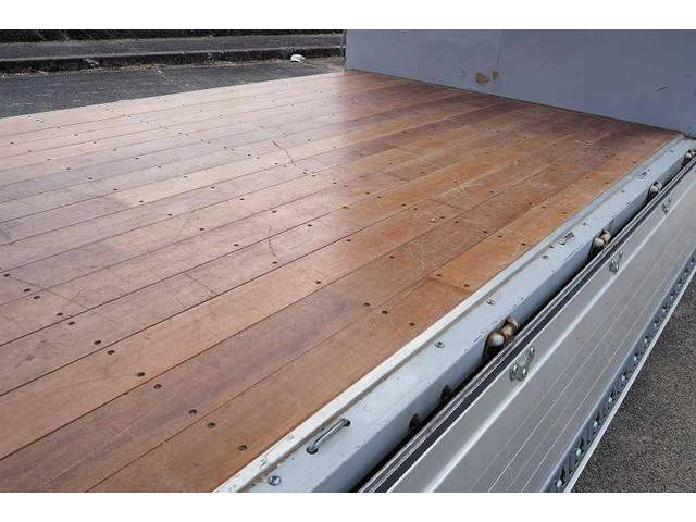 三菱ふそうキャンターアルミウイング小型（2t・3t）[写真16]