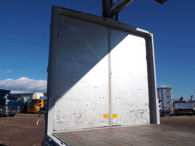 三菱ふそうキャンターアルミウイング小型（2t・3t）[写真12]