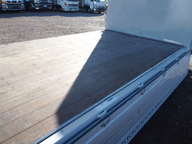 三菱ふそうキャンターアルミウイング小型（2t・3t）[写真14]