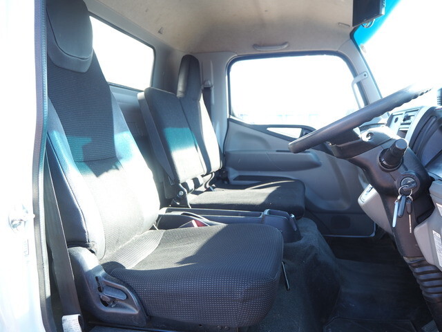 三菱ふそうキャンターアルミウイング小型（2t・3t）[写真35]