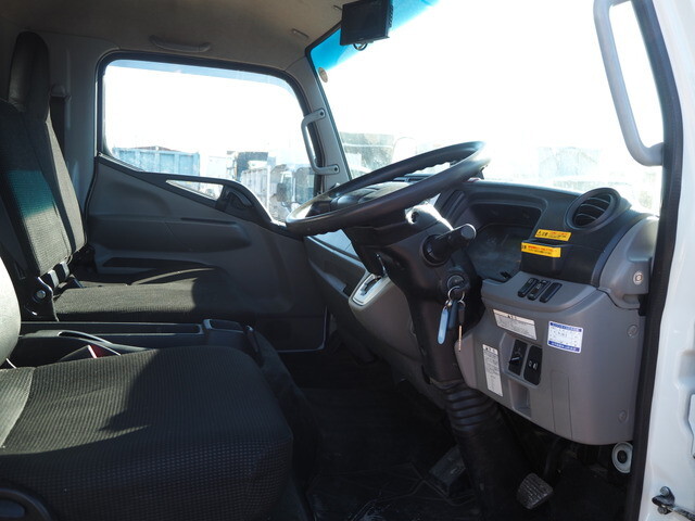 三菱ふそうキャンターアルミウイング小型（2t・3t）[写真36]