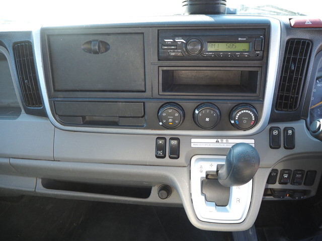 三菱ふそうキャンターアルミウイング小型（2t・3t）[写真38]