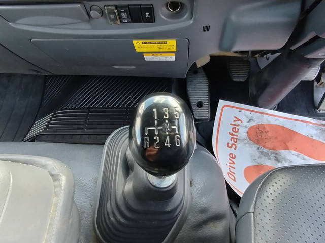 いすゞフォワードコンテナ専用車中型（4t）[写真25]
