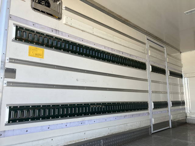 いすゞエルフ冷凍車（冷蔵車）小型（2t・3t）[写真14]