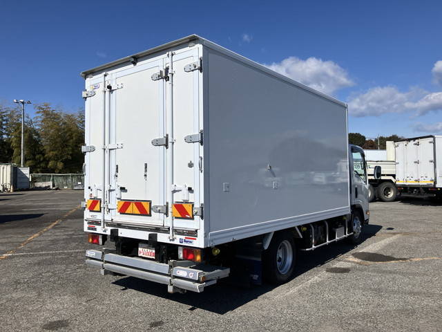 いすゞエルフ冷凍車（冷蔵車）小型（2t・3t）[写真02]