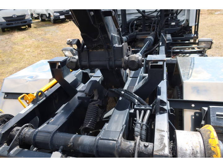 いすゞエルフコンテナ専用車小型（2t・3t）[写真16]