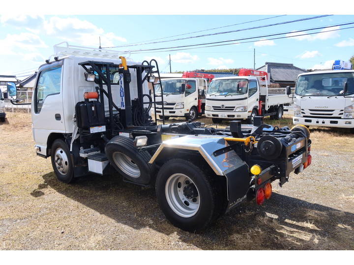 いすゞエルフコンテナ専用車小型（2t・3t）[写真02]