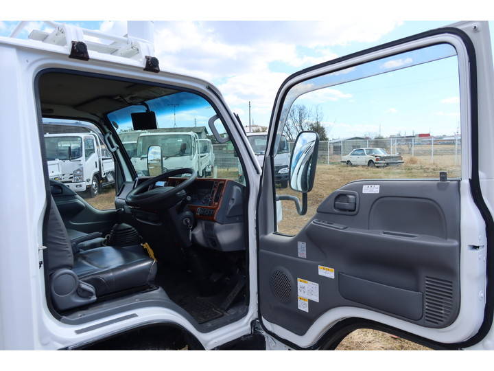 いすゞエルフコンテナ専用車小型（2t・3t）[写真20]