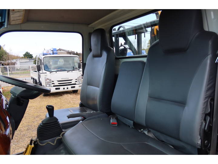 いすゞエルフコンテナ専用車小型（2t・3t）[写真35]