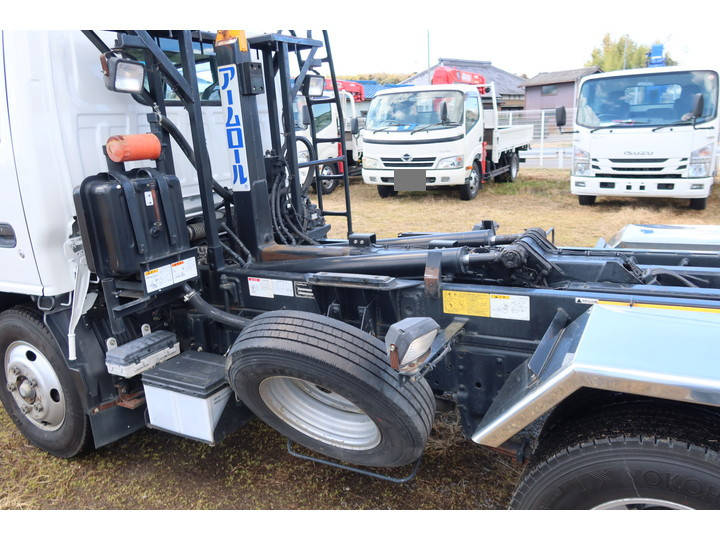 いすゞエルフコンテナ専用車小型（2t・3t）[写真09]