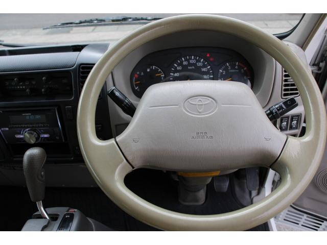 トヨタトヨエース平ボディ小型（2t・3t）[写真24]