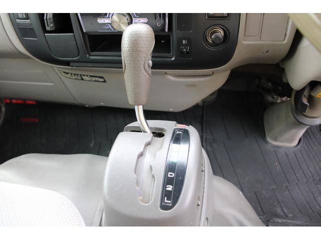 トヨタトヨエース平ボディ小型（2t・3t）[写真30]