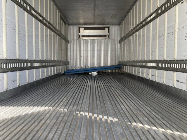 日野レンジャー冷凍車（冷蔵車）中型（4t）[写真12]