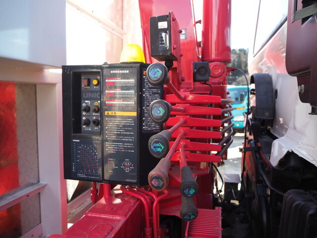 日野レンジャーセルフクレーン4段増トン（6t・8t）[写真12]