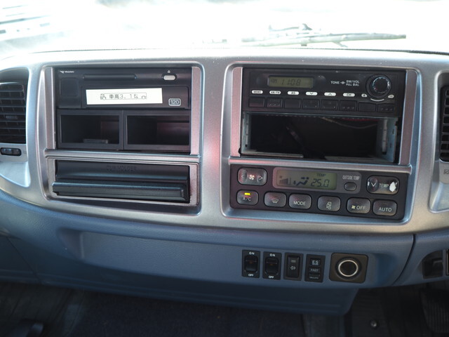 日野レンジャーセルフクレーン4段増トン（6t・8t）[写真37]