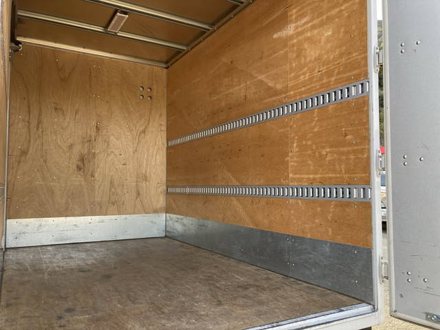 三菱ふそうキャンターアルミバン小型（2t・3t）[写真12]