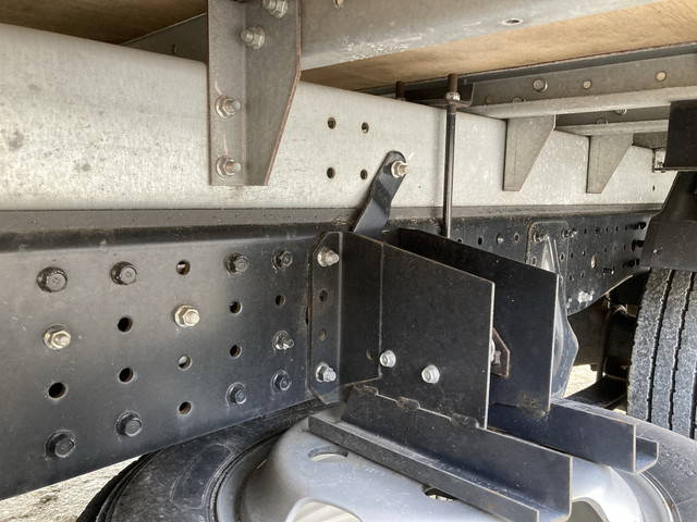 三菱ふそうキャンターアルミバン小型（2t・3t）[写真19]