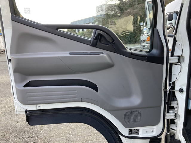 三菱ふそうキャンターアルミバン小型（2t・3t）[写真23]