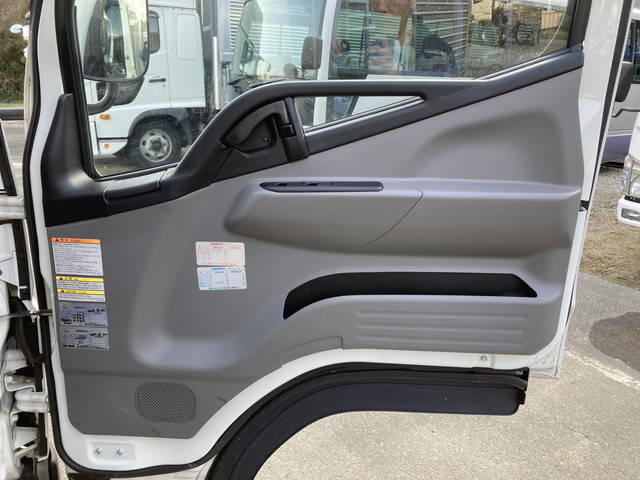 三菱ふそうキャンターアルミバン小型（2t・3t）[写真24]