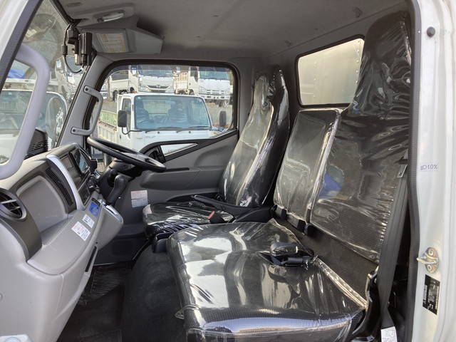 三菱ふそうキャンターアルミバン小型（2t・3t）[写真27]