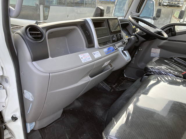 三菱ふそうキャンターアルミバン小型（2t・3t）[写真28]